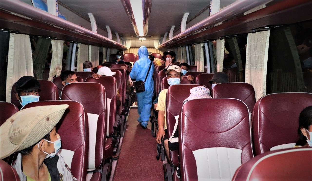 Quảng Ngãi: 47 đồng bào người dân tộc thiểu số Hrê đã về quê an toàn